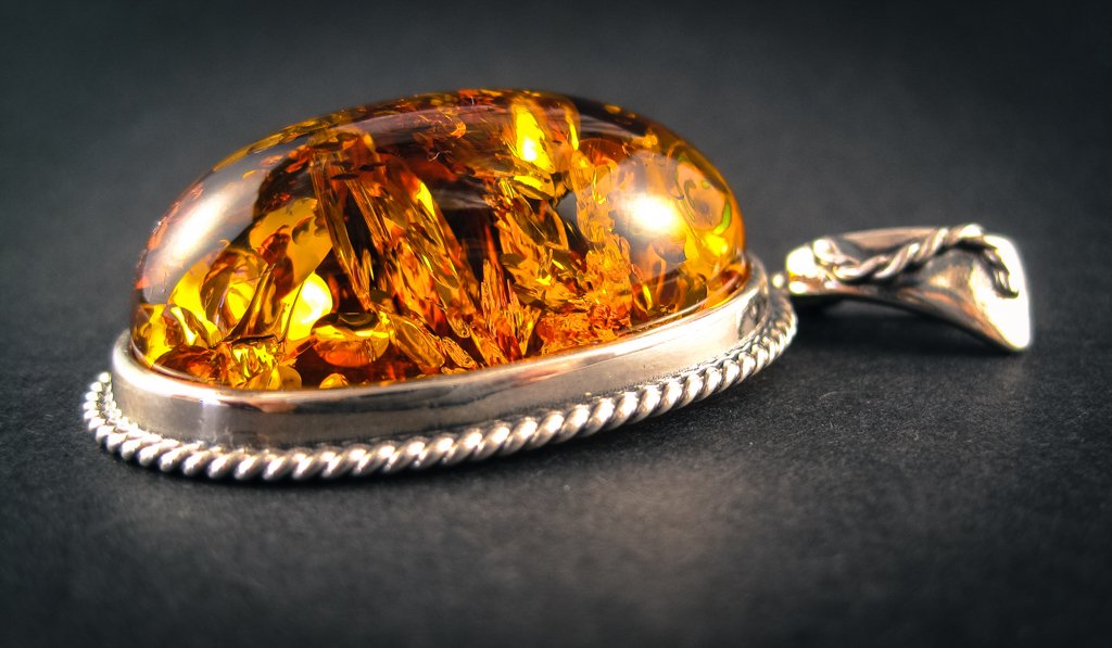 Vitalizing Honey Silver Amber Pendant with Cognac Baltic Amber side view